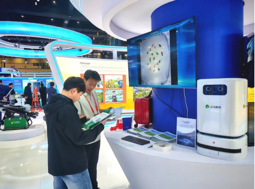 云飛科技亮相第十五屆河南投洽會，全國政協(xié)副主席、省委書記蒞臨參觀